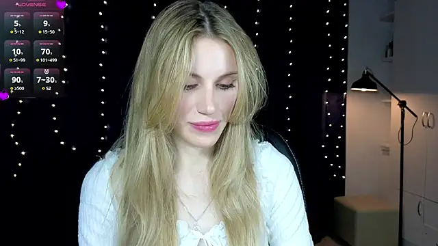 Snapshot of Lilianna_Just chatting on 8, 3, 2025 Lilianna Just online show from 8, 3, 2025