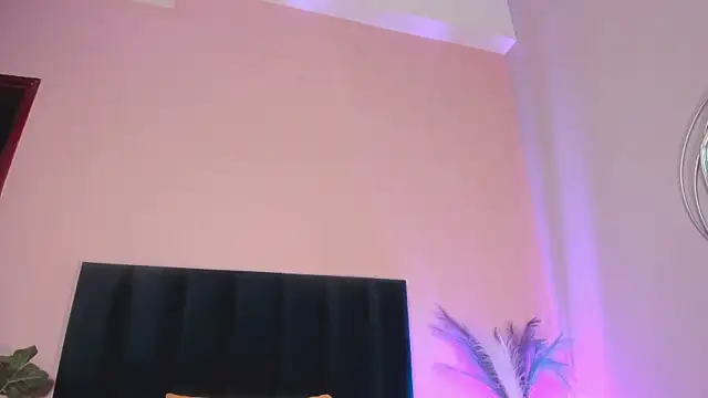 NoraDasilva online show from 4, 12, 2025