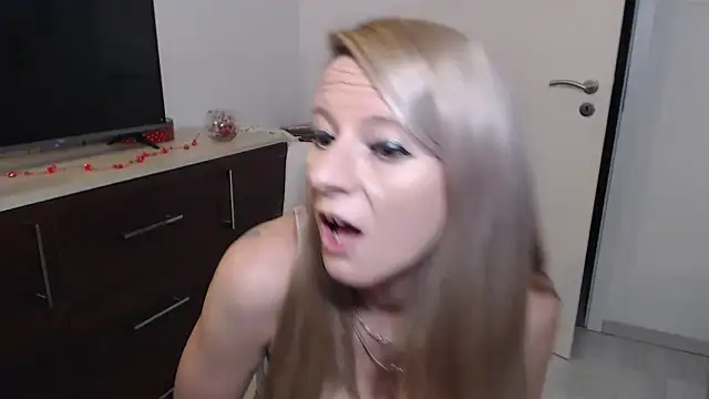 Snapshot of LaMadrina006 chatting on 19, 12, 2024 LaMadrina006 online show from 19, 12, 2024