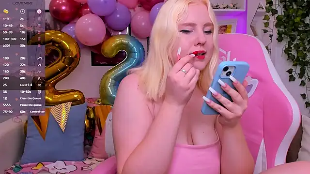 Snapshot of art_lovee chatting on 7, 10, 2025 art lovee online show from 7, 10, 2025