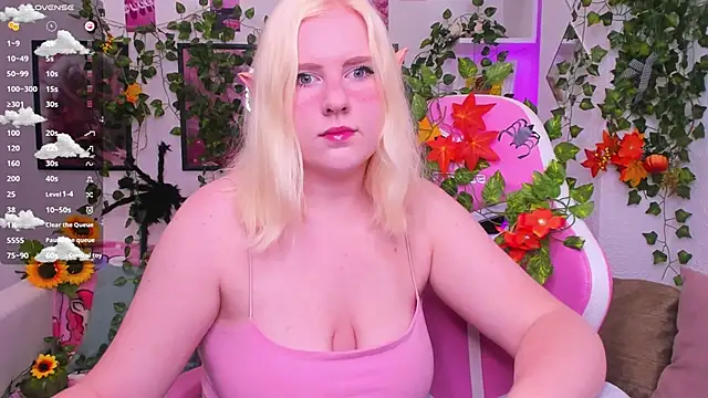Snapshot of art_lovee chatting on 19, 10, 2025 art lovee online show from 19, 10, 2025
