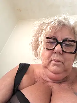 Snapshot of Merilulla chatting on 7, 5, 2026 Merilulla online show from 7, 5, 2026