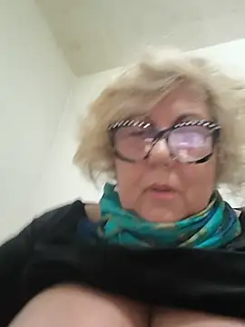 Snapshot of Merilulla chatting on 17, 5, 2026 Merilulla online show from 17, 5, 2026