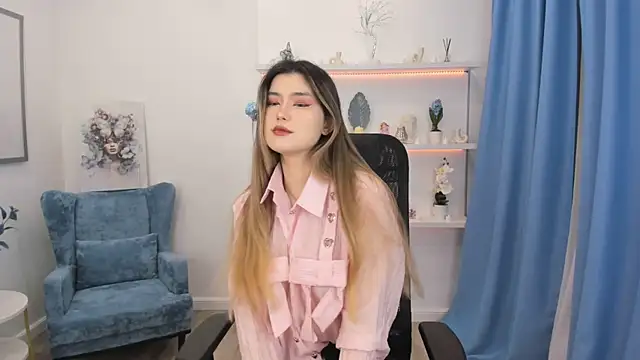 AnneTLi online show from 15, 10, 2025