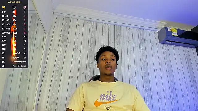 Snapshot of DominicSccott chatting on 8, 3, 2025 DominicSccott online show from 8, 3, 2025