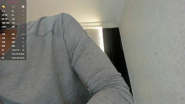 Snapshot of DominicSccott chatting on 8, 10, 2025 DominicSccott online show from 8, 10, 2025