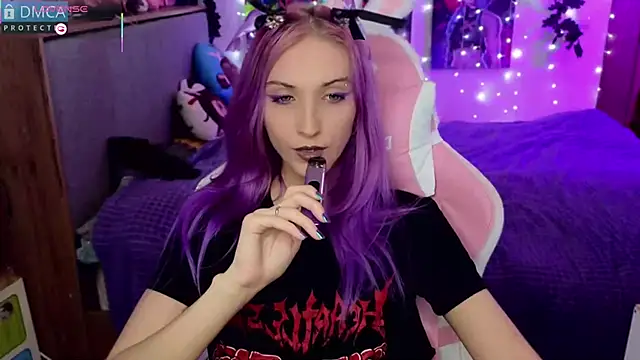 Violet Noir online show from 22, 1, 2025