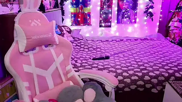 Violet Noir online show from 28, 1, 2025