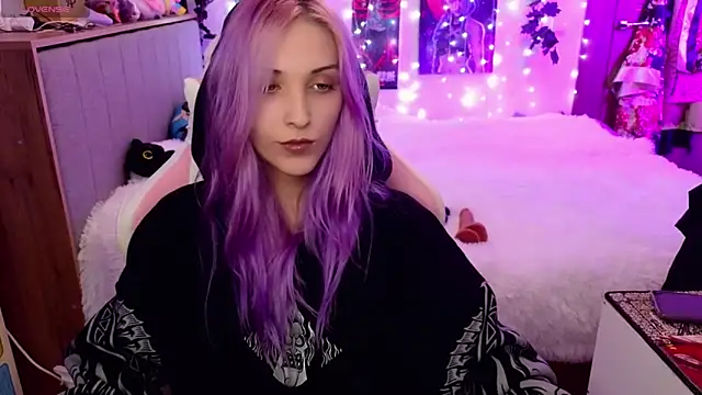 Violet Noir online show from 31, 1, 2025