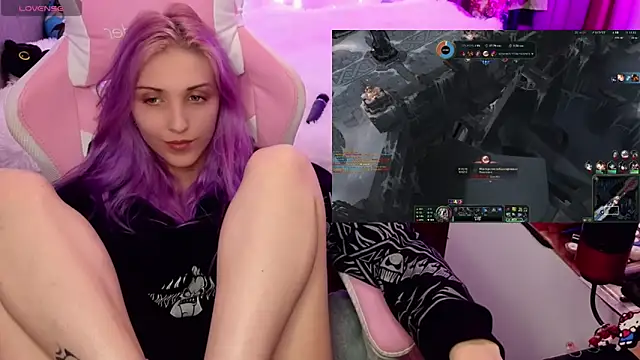 Violet Noir online show from 31, 1, 2025