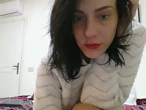 Snapshot of Emyly83 chatting on 8, 12, 2024 Emyly83 online show from 8, 12, 2024