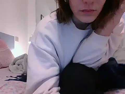 Snapshot of Emyly83 chatting on 5, 1, 2025 Emyly83 online show from 5, 1, 2025