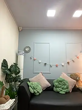 Nicollemays online show from 17, 2, 2025