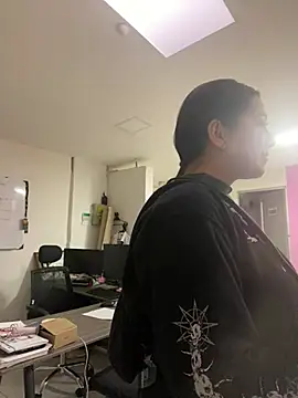 Nicollemays online show from 24, 2, 2025