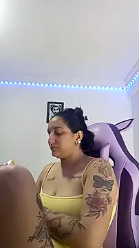 Snapshot of liz_dirty chatting on 25, 10, 2025 liz dirty online show from 25, 10, 2025