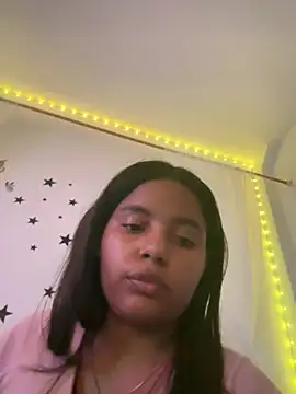 Snapshot of Aleja_DANS chatting on 5, 10, 2025 Aleja DANS online show from 5, 10, 2025