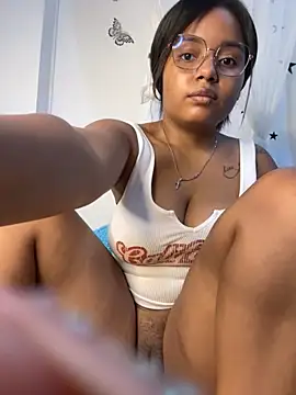 Snapshot of Aleja_DANS chatting on 7, 11, 2025 Aleja DANS online show from 7, 11, 2025