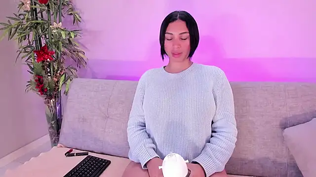 Snapshot of SALOME_CLARK1 chatting on 12, 12, 2024 SALOME CLARK1 online show from 12, 12, 2024