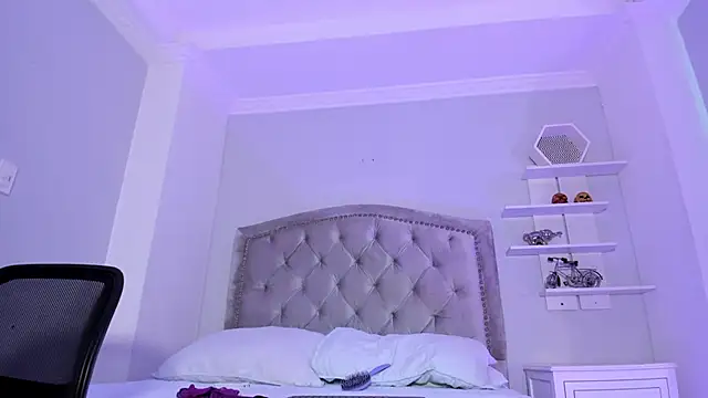 Snapshot of CamileHolmes chatting on 9, 2, 2025 CamileHolmes online show from 9, 2, 2025