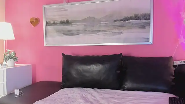 Snapshot of Tiffanysurez_ chatting on 2, 10, 2025 Tiffanysurez online show from 2, 10, 2025