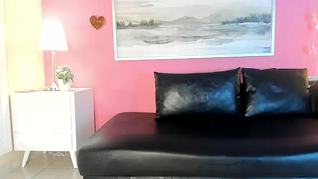 Snapshot of Tiffanysurez_ chatting on 15, 10, 2025 Tiffanysurez online show from 15, 10, 2025