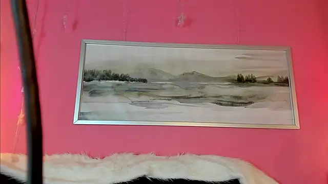 Tiffanysurez  online show from 4, 12, 2025