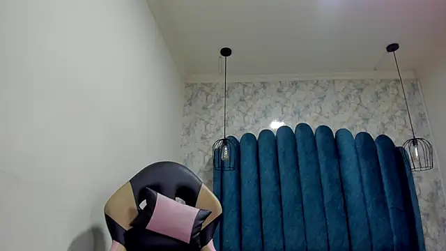 nalalye cruzz  online show from 13, 9, 2025