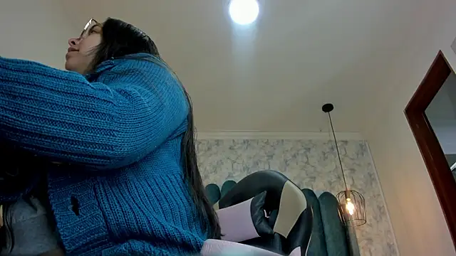 nalalye cruzz  online show from 8, 10, 2025