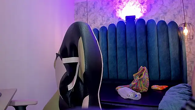 nalalye cruzz  online show from 23, 10, 2025