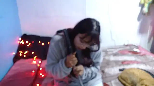 Snapshot of clarisse69 chatting on 17, 12, 2025 clarisse69 online show from 17, 12, 2025