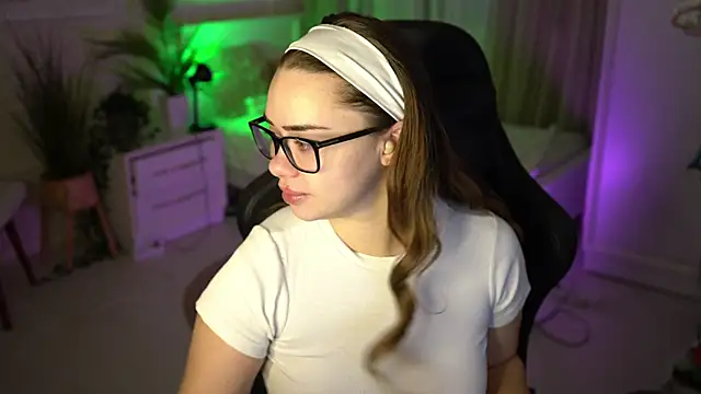 Snapshot of VixenMia chatting on 13, 1, 2025 VixenMia online show from 13, 1, 2025