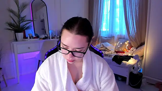 Snapshot of VixenMia chatting on 25, 2, 2025 VixenMia online show from 25, 2, 2025