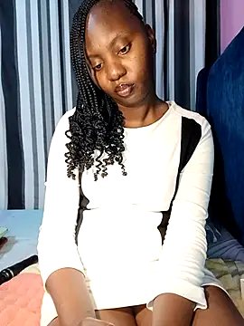 Snapshot of luxusroyce chatting on 13, 3, 2025 luxusroyce online show from 13, 3, 2025