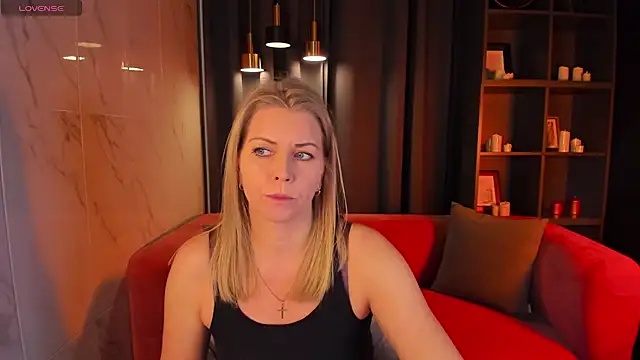 Snapshot of Annie_Light chatting on 10, 12, 2024 Annie Light online show from 10, 12, 2024