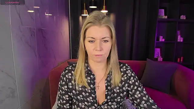 Snapshot of Annie_Light chatting on 19, 12, 2024 Annie Light online show from 19, 12, 2024