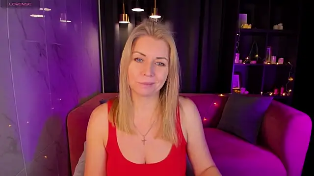 Snapshot of Annie_Light chatting on 25, 12, 2024 Annie Light online show from 25, 12, 2024