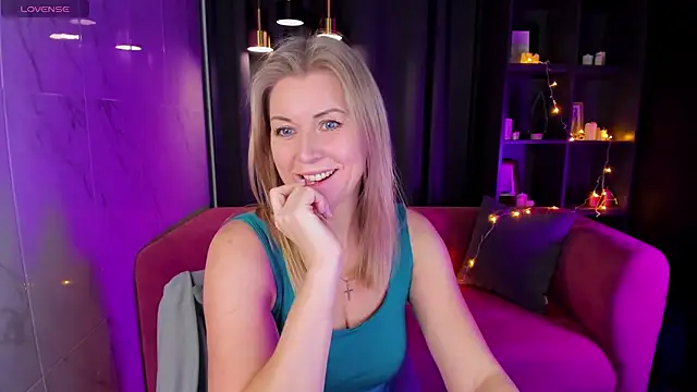 Snapshot of Annie_Light chatting on 27, 12, 2024 Annie Light online show from 27, 12, 2024