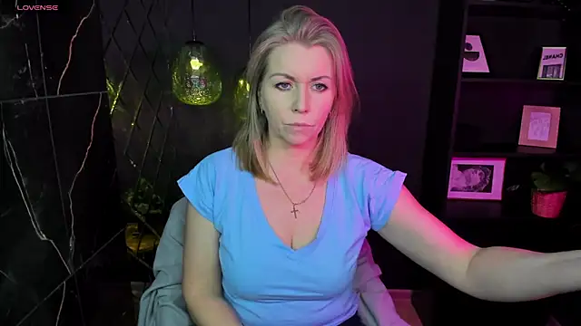 Snapshot of Annie_Light chatting on 23, 1, 2025 Annie Light online show from 23, 1, 2025