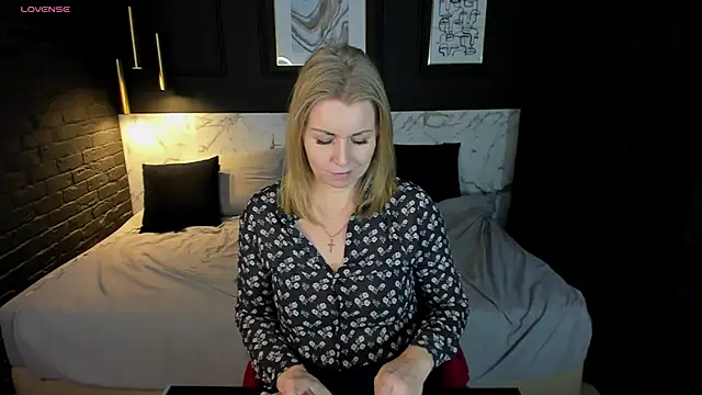 Snapshot of Annie_Light chatting on 27, 1, 2025 Annie Light online show from 27, 1, 2025