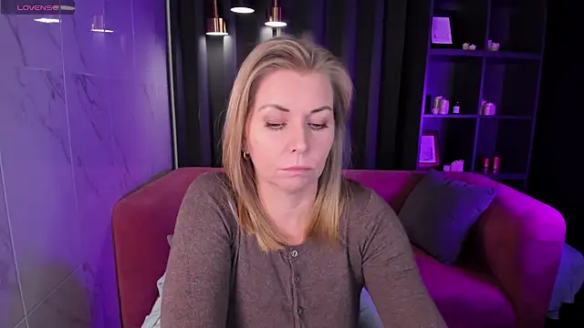 Snapshot of Annie_Light chatting on 25, 2, 2025 Annie Light online show from 25, 2, 2025