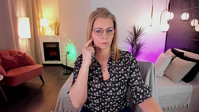 Snapshot of Annie_Light chatting on 15, 3, 2025 Annie Light online show from 15, 3, 2025