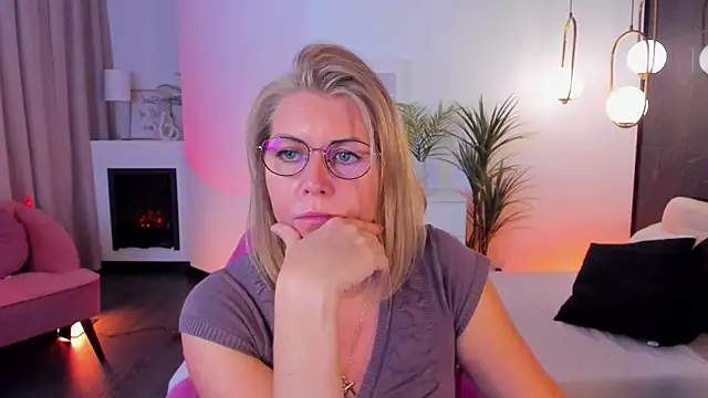 Snapshot of Annie_Light chatting on 29, 9, 2025 Annie Light online show from 29, 9, 2025