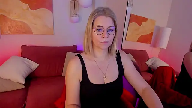 Snapshot of Annie_Light chatting on 1, 12, 2025 Annie Light online show from 1, 12, 2025