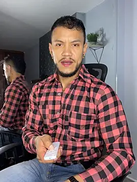 ARON TAYLER01 online show from 24, 1, 2025