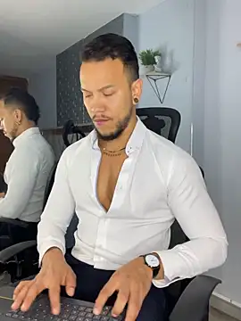 ARON TAYLER01 online show from 6, 2, 2025