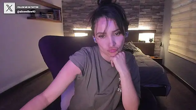 Snapshot of alicewilloww chatting on 1, 10, 2025 alicewilloww online show from 1, 10, 2025