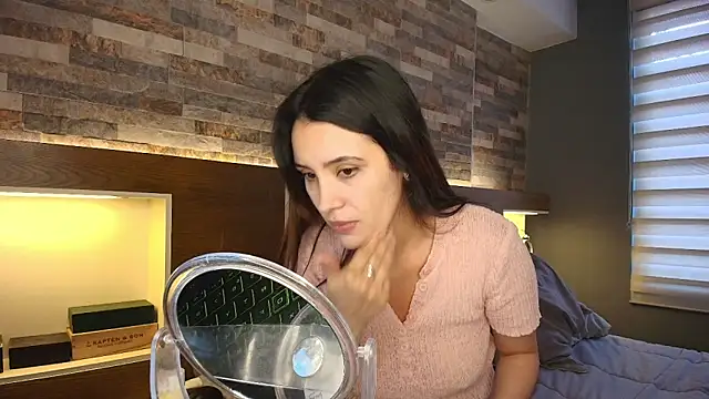 Snapshot of alicewilloww chatting on 17, 10, 2025 alicewilloww online show from 17, 10, 2025