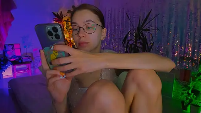 Snapshot of poli__ chatting on 28, 10, 2025 poli online show from 28, 10, 2025