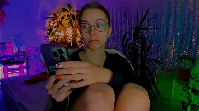 Snapshot of poli__ chatting on 7, 11, 2025 poli online show from 7, 11, 2025