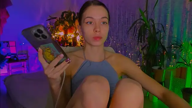 Snapshot of poli__ chatting on 5, 12, 2025 poli online show from 5, 12, 2025